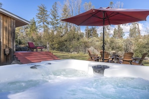 Ahhh! To relax in two spacious, clean hot tubs and enjoy the stars at night.