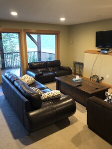  Pristine Slocan Lakeview/Lakefront  Special Winter Rates Available!