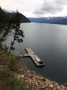  Pristine Slocan Lakeview/Lakefront  Special Winter Rates Available!