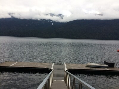  Pristine Slocan Lakeview/Lakefront  Special Winter Rates Available!