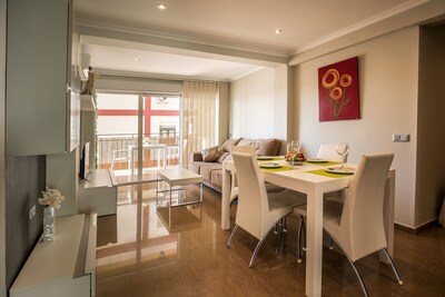 Modern 3 bedroom apartment with terrace. Near city arts and sciences, and Metro.