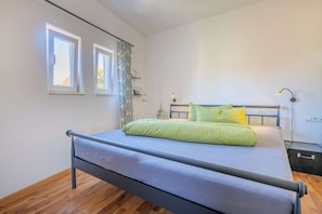 Ferienwohnungen 4 "Zum historischen Spital" - Schlafzimmer mit Doppelbett