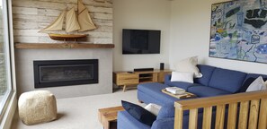 Main Lounge with Gas Log Fireplace and TV