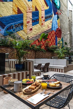 Breakfast area