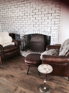 Fireplace lounge