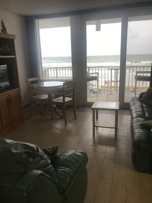 Oceanfront Living toom  with two leather sofas 