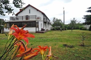 Außenseite Ferienhaus [Sommer]