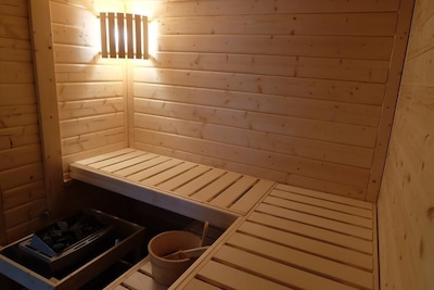 Cabaña en el bosque con sauna