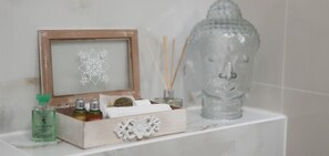 Bathroom amenities