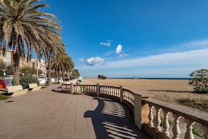 Promenade with big sand beach, within a 3-minutes-walk