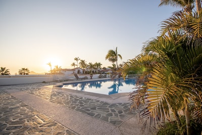 Cabo Dream con vistas panorámicas del arco con conserje y playa