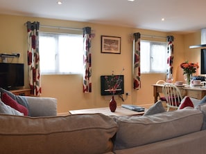 Open plan living space | Shepherds Knapp Lodge - Shepherds Knapp Cottages, Axminster