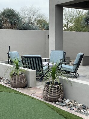 Outdoor Patio/Dining with propane fire pit