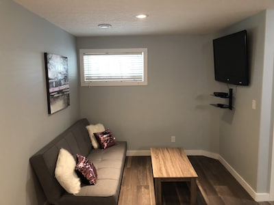 Private Basement suite near Wascana lake 