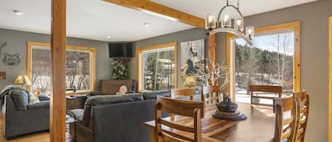 Open Concept Living/Dining Room with breathtaking mountain views!