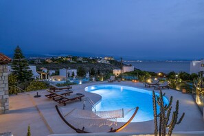 The impressive lighting of the pool area at night!