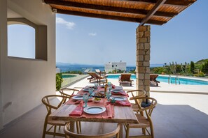 Outdoor shaded dining area to enjoy memorable meals!