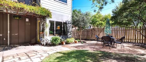 Comfortable private front yard courtyard with shaded sitting area