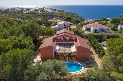 Espaciosa Villa con piscina cerca de la playa, es Canutells, Menorca