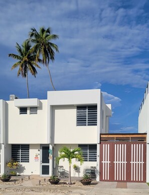 A welcoming sight of Casa VistaMar!