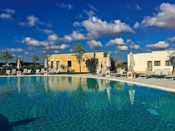 Piscine, Ciel, L'Eau, Recours, Propriété, Bùtiment, Ville, Architecture, Bleu Azur, Vacances