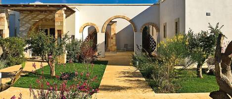 Property, Building, Home, House, Real Estate, Residential Area, Hacienda, Architecture, Courtyard, Estate