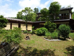 Garden in high sumer with sunscreens in the guest section.