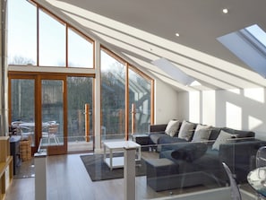 Light and airy living space | Waterside Lodge Sixteen - Ashgrove Country Park, Elland