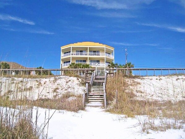 Stunning Gulf View & Directly across from Pompano Joe's Seafood House, enjoy fresh seafood, live music, and the best beach views around. Laid back crowd & no traffic!