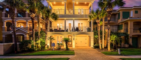 Massive Gulf-View Balconies for breathtaking sunsets 🌅