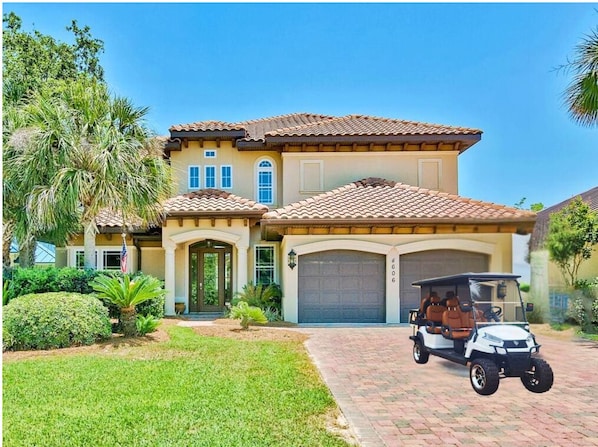 Paradise in Destiny - Free Golf cart, game room, heated pool,fitness center.
