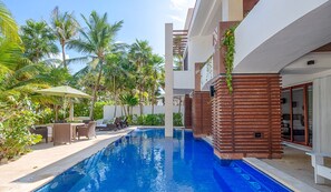 Casa Texana with private pool and direct beach access