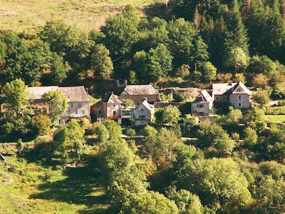 Casa de campo tradicional francesa con vistas panorámicas a la Vallée du Lot