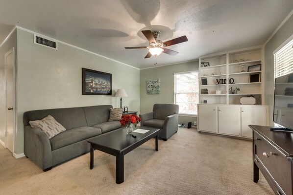 Our living room features modern furniture, HDTV, Netflix, and more!