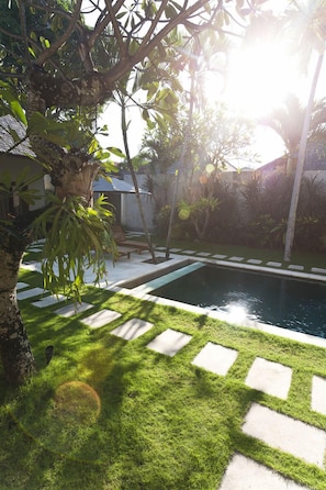 Zan, Luxury 4 BR Seminyak