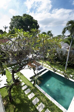 Zan, Luxury 4 BR Seminyak