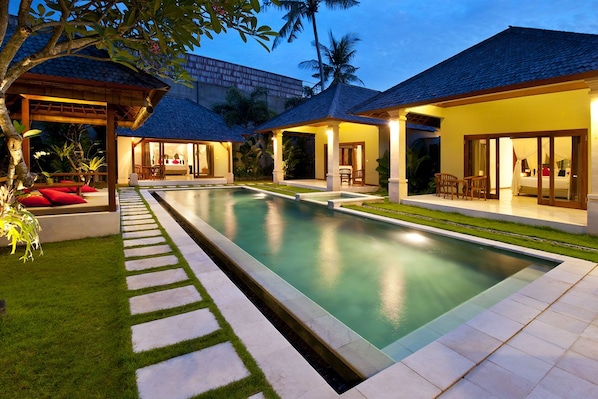 Zan, Luxury 4 BR Seminyak