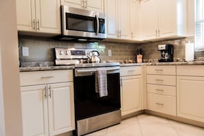 Fully stocked kitchen with all the essentials needed to prepare a delicious meal morning, noon or night!