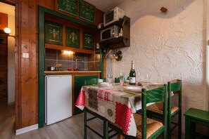 Kitchenette and dining area