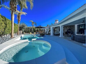 Large Jacuzzi  and backyard for the whole family to enjoy! The Outdoor Oasis!