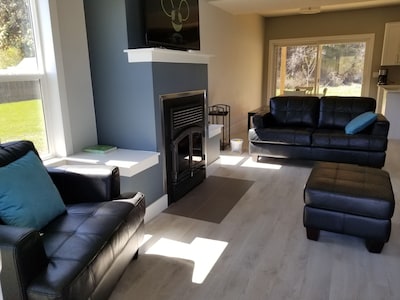 Beautiful Home in the Okanagan, walk to Okanagan lake, Provincial Parks.