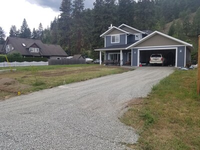 Beautiful Home in the Okanagan, walk to Okanagan lake, Provincial Parks.