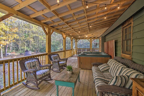 Sautee Nacoochee Vacation Rental | 3BR | 2BA | 1,300 Sq Ft | Steps to Enter