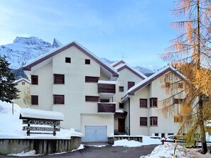 Ciel, Bâtiment, Jour, Neige, Propriété, Fenêtre, Architecture, Maison, Arbre