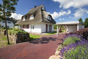 Außenseite Ferienhaus [Sommer]
