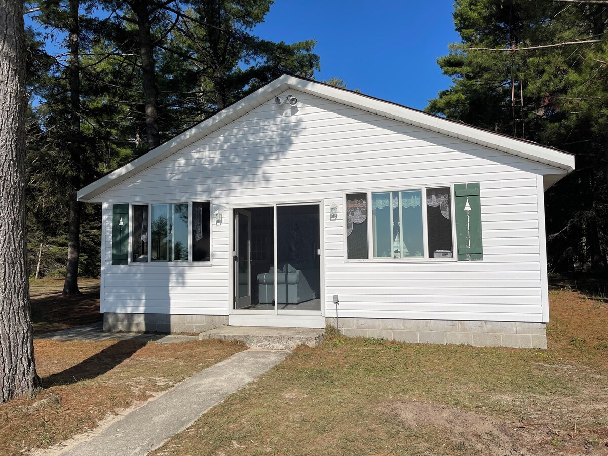 Idyllic cottage on Bois Blanc Island’s Snow Beach