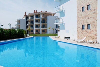 Pebble - 1 bedroom apartment (sleeps 6) with pool & tennis court