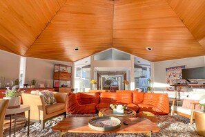 Living Room | Vaulted Ceilings | Dining Table