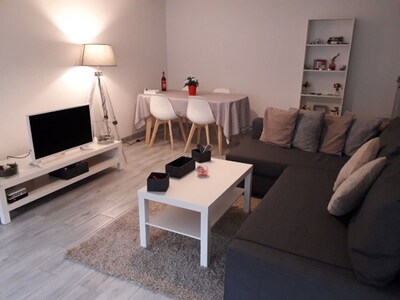 FULL HEART OF CHARTRONS - 2 bedroom apartment with parking and lift.