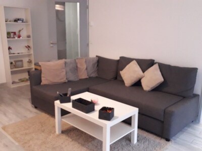 FULL HEART OF CHARTRONS - 2 bedroom apartment with parking and lift.